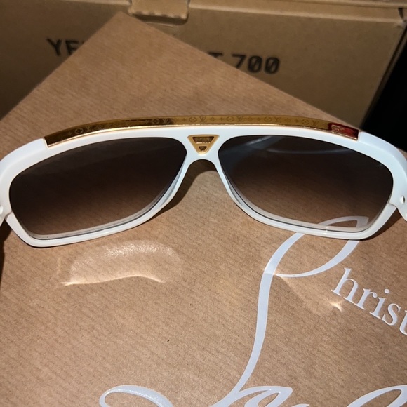 COPY - Louis Vuitton “evidence” still on the market - Picture 9 of 13